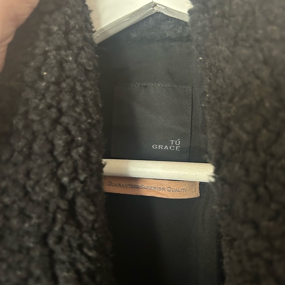 Luxe Black Sherpa Bomber Jacket: Effortlessly Chich - Picture 3 of 4